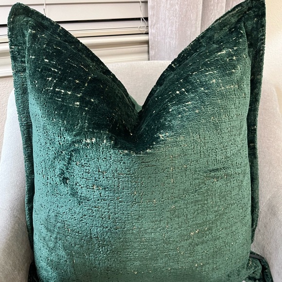 1-NWT CALDEIRA CUT VELVET
DECORATIVE PILLOW (READ DESCRIPTION FOR DETAILS) - Picture 7 of 17